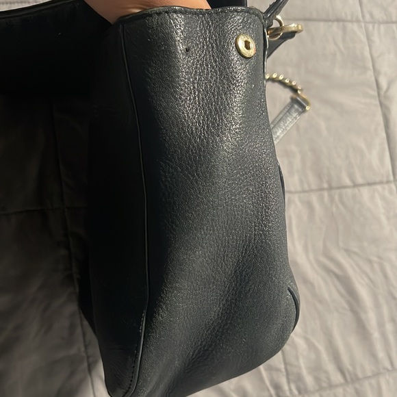 Used authentic Tory Burch purse . - Picture 4 of 9